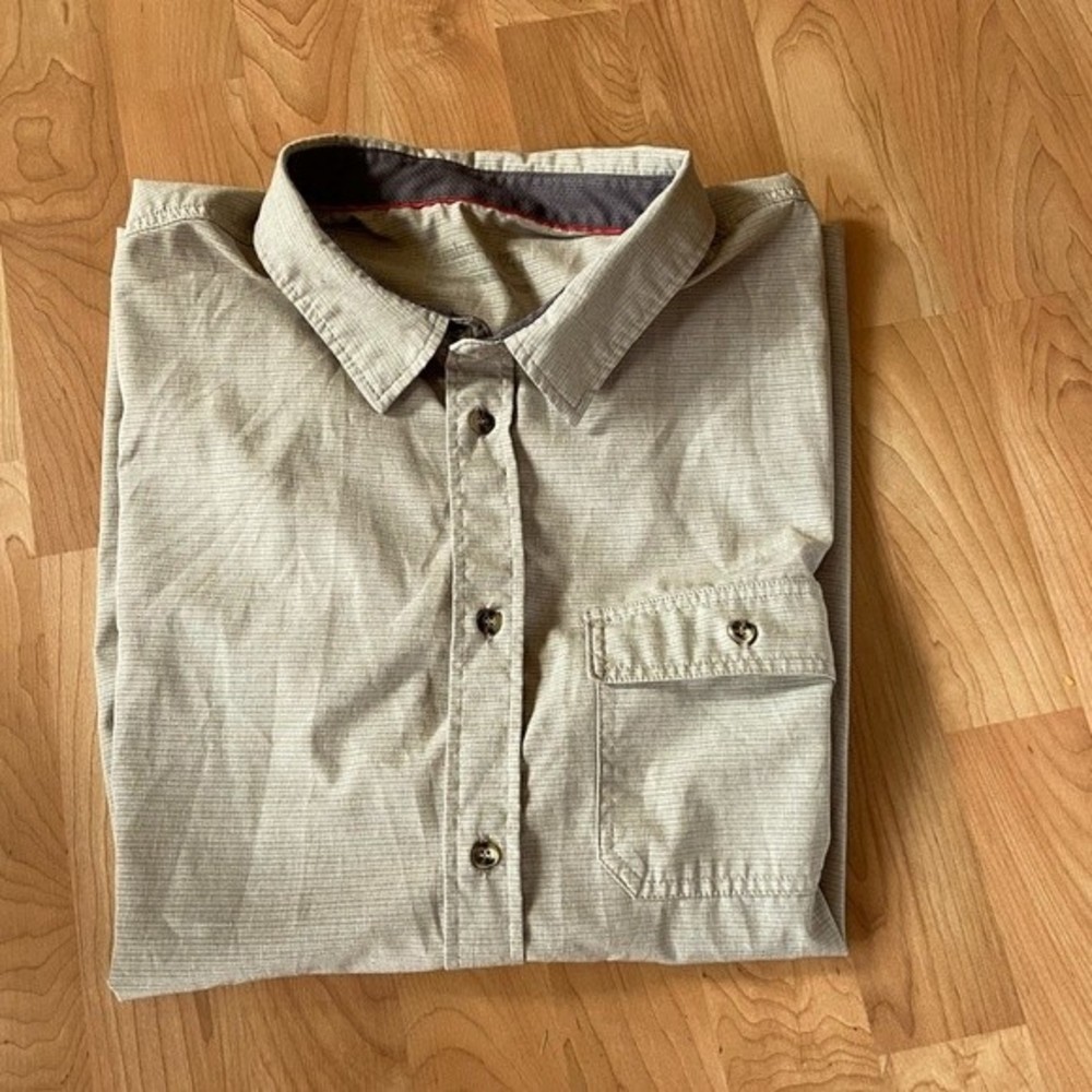 Avalanche Outdoor Hiking Button Up Shirt with pocket - large